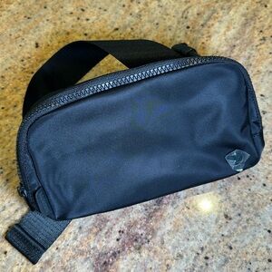 Lululemon Everywhere Belt Bag 1L